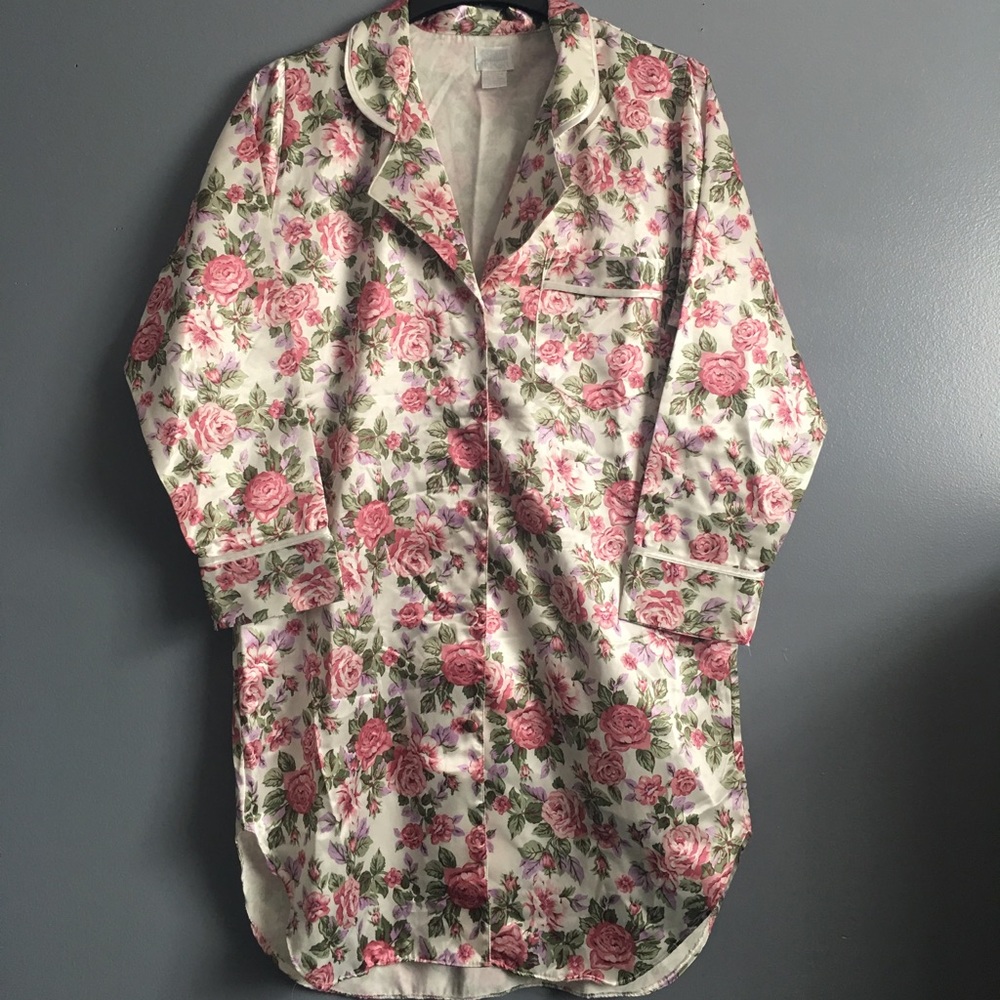 Sarah Morgan woman’s flowery nightgown